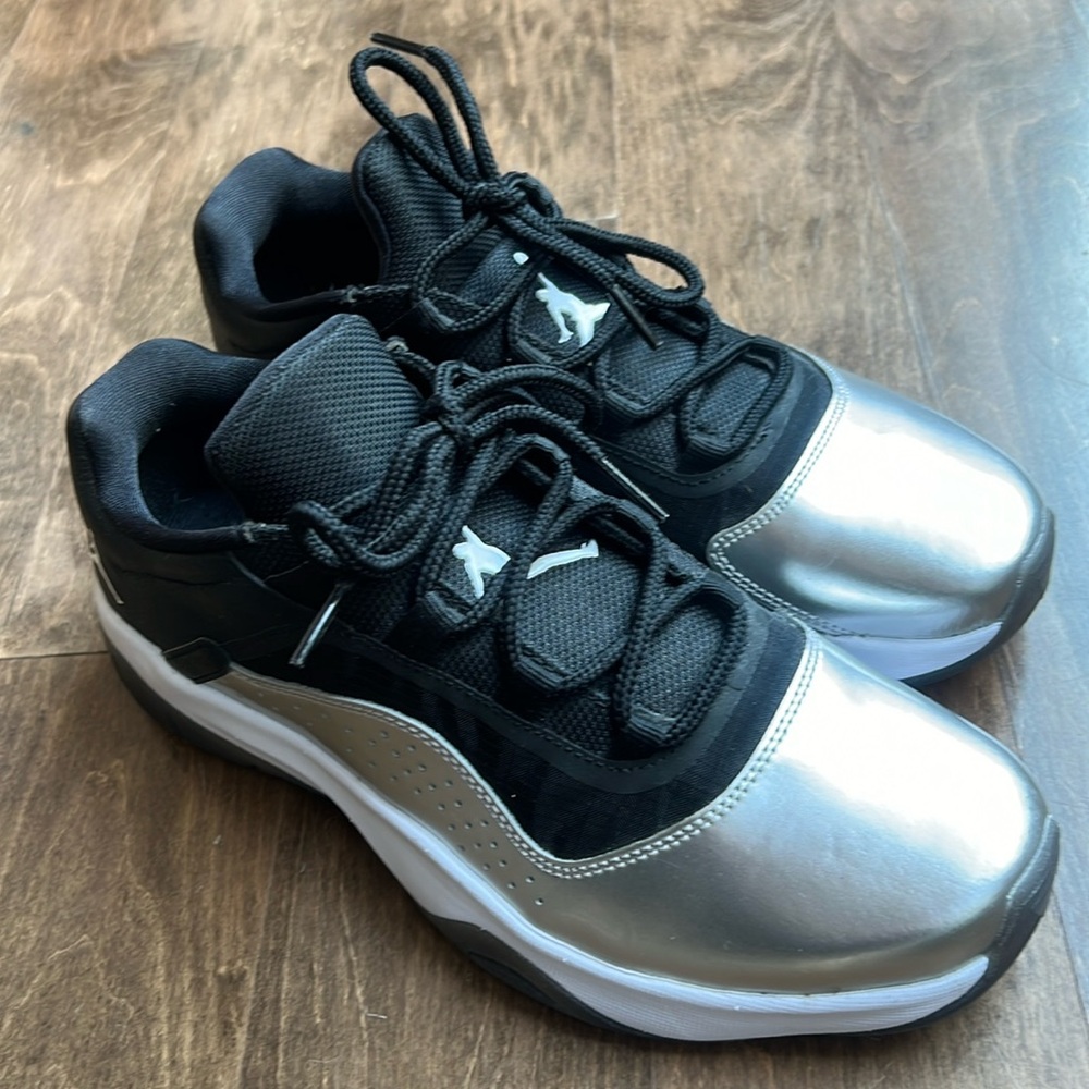 Air Jordan 11 CMFT Low Black Metallic Silver-White DV2629-001 Woman's 9